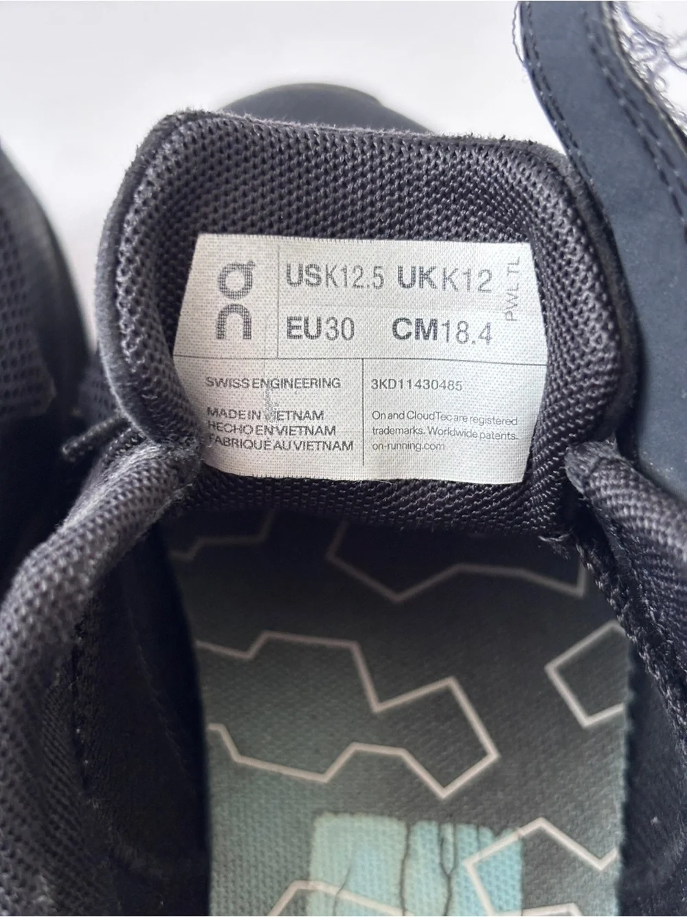 On Cloud Play Youth Slip On Triple Black Running Sneaker Shoes US Kids Size 12.5